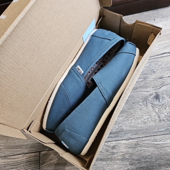 TOMS Women's Classics Slip-On Shoes, Balsam Green Canvas - Picture 2 of 9